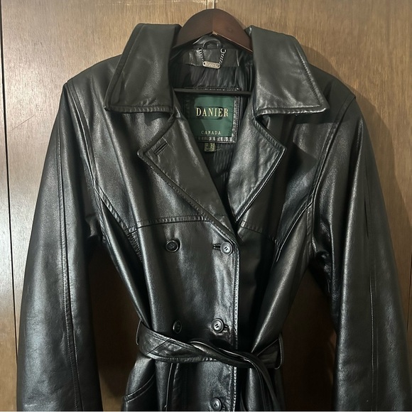 Danier Women's Sleek Black Button Leather Trench Waist Tie Coat Sz Medium - Picture 3 of 15